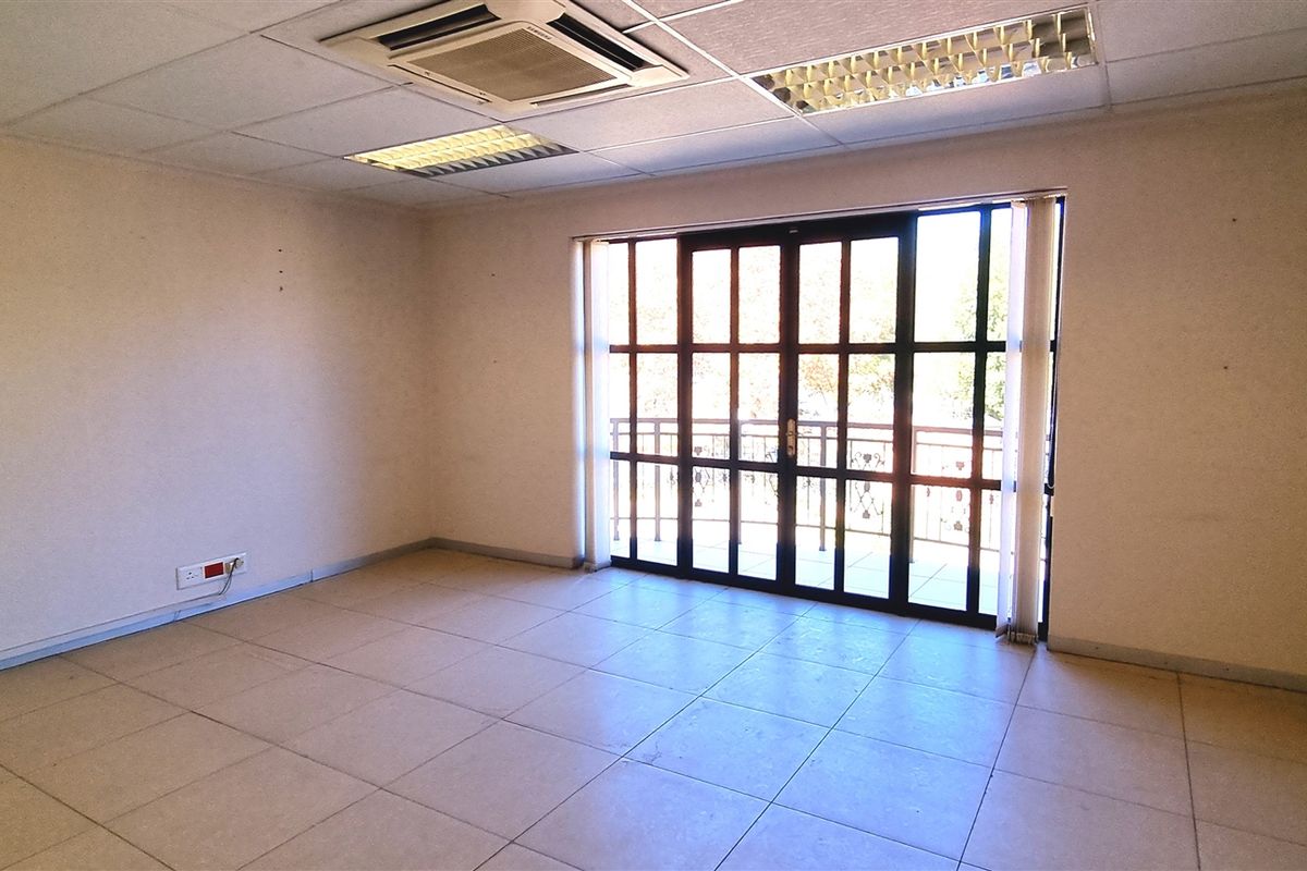 Office space to let on the 1st floor of Block A in La Rocca Office Park - Photo 5
