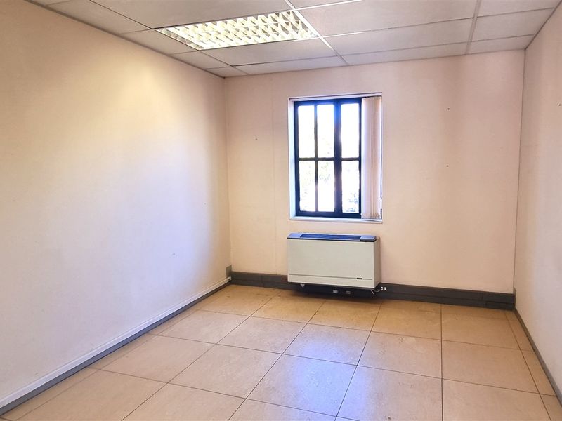 Office space to let on the 1st floor of Block A in La Rocca Office Park - Photo 7