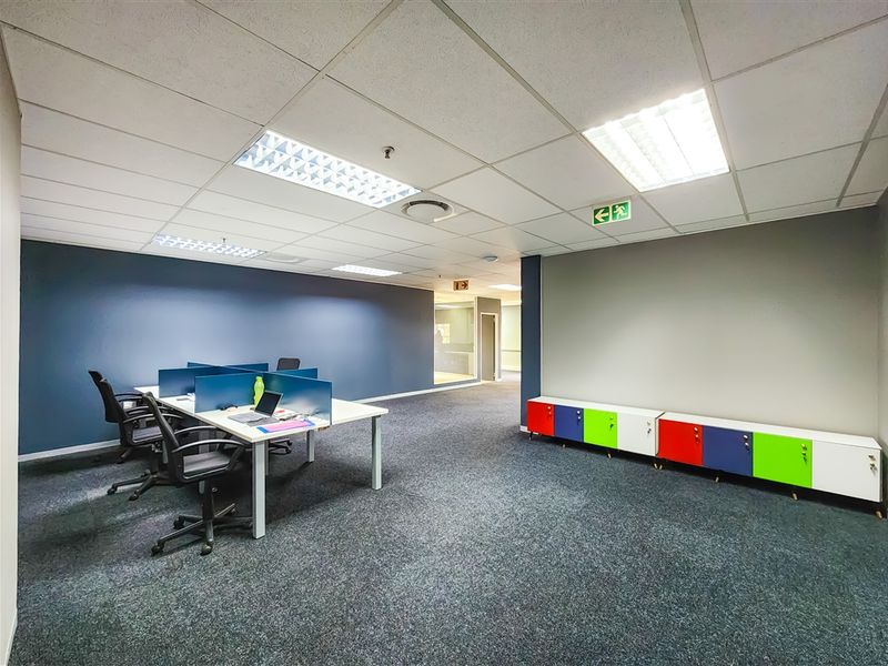 271m2 Ground Floor Office to Let in Fourways Golf Park - Photo 10