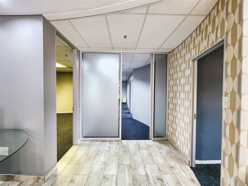 271m2 Ground Floor Office to Let in Fourways Golf Park - Photo 3