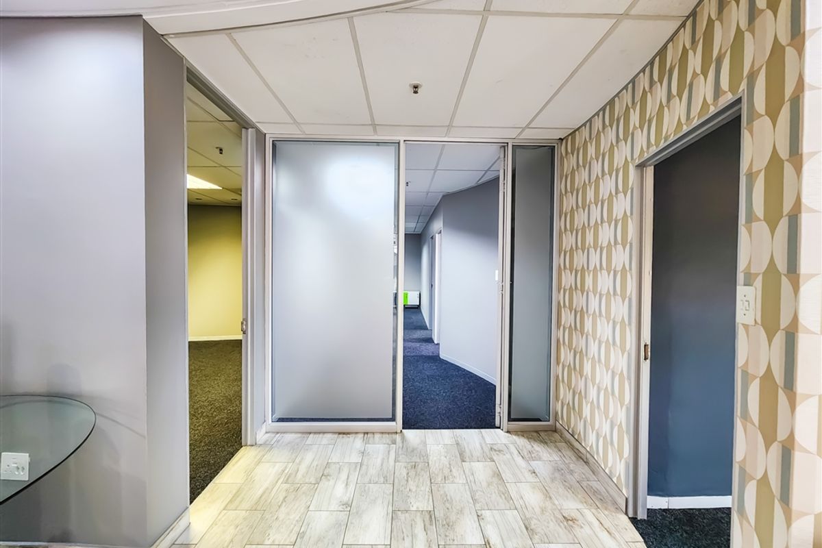 271m2 Ground Floor Office to Let in Fourways Golf Park - Photo 3