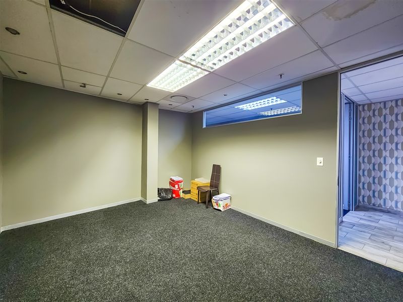 271m2 Ground Floor Office to Let in Fourways Golf Park - Photo 4