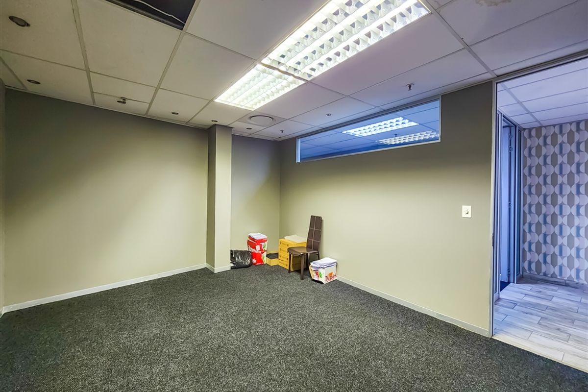 271m2 Ground Floor Office to Let in Fourways Golf Park - Photo 4