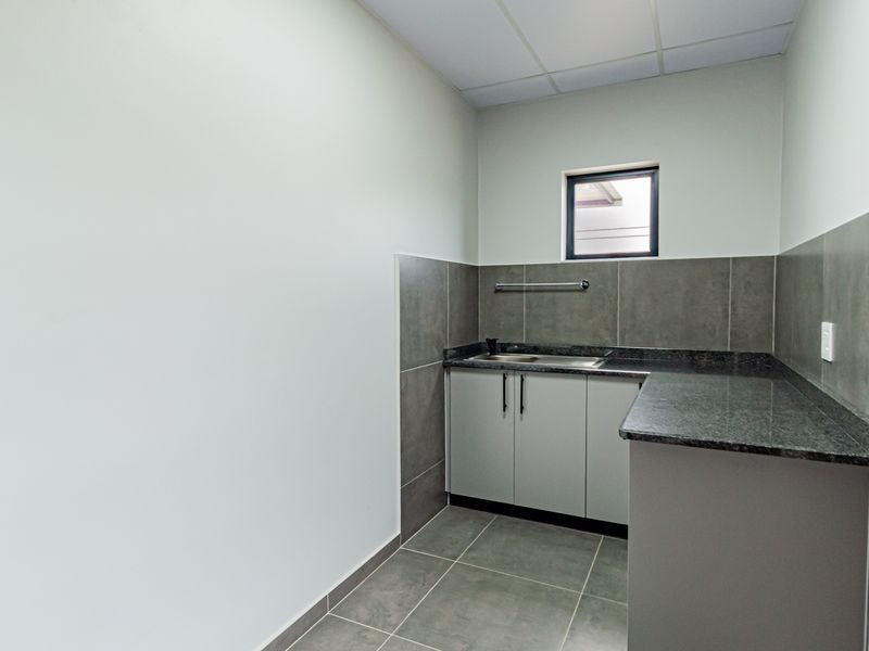 Brand-New A-Grade Industrial Asset | 596m2 | Prime Logistics Corridor with off-grid back up. - Photo 8