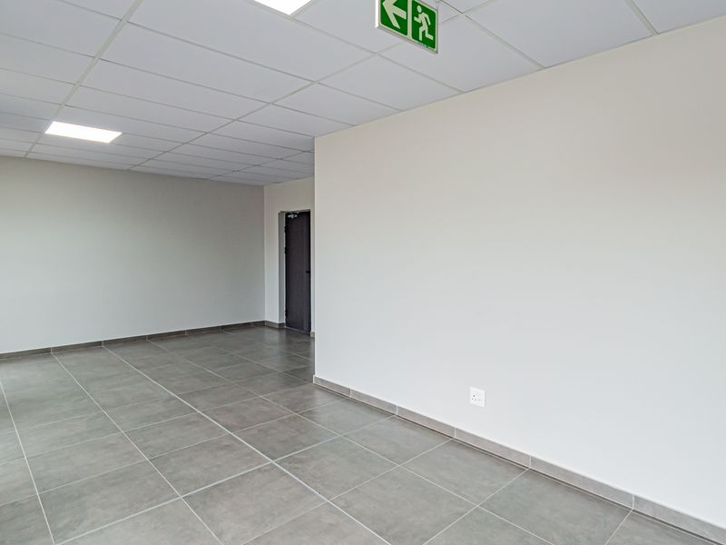 Brand-New A-Grade Industrial Asset | 596m2 | Prime Logistics Corridor with off-grid back up. - Photo 6