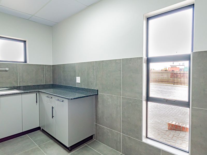 Brand-New A-Grade Industrial Asset | 596m2 | Prime Logistics Corridor with off-grid back up. - Photo 7