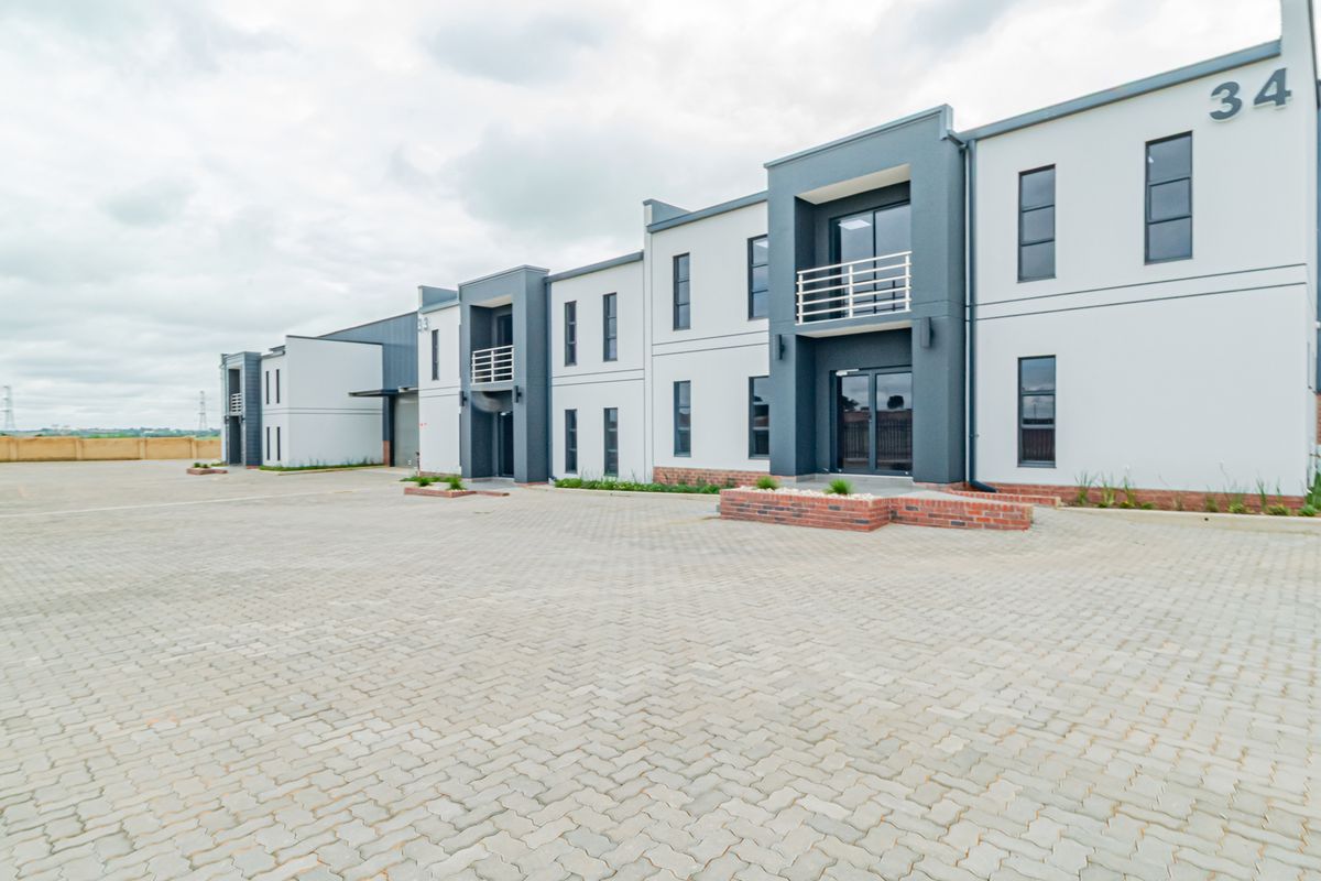 Brand-New A-Grade Industrial Asset | 596m2 | Prime Logistics Corridor with off-grid back up. - Photo 3