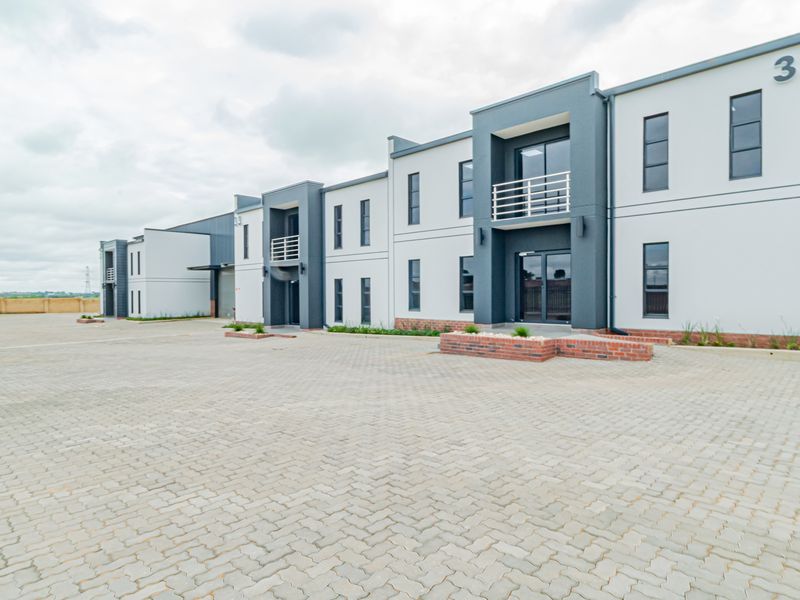 Brand-New A-Grade Industrial Asset | 596m2 | Prime Logistics Corridor with off-grid back up. - Photo 3