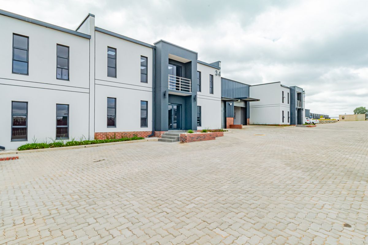 Brand-New A-Grade Industrial Asset | 596m2 | Prime Logistics Corridor with off-grid back up. - Photo 2