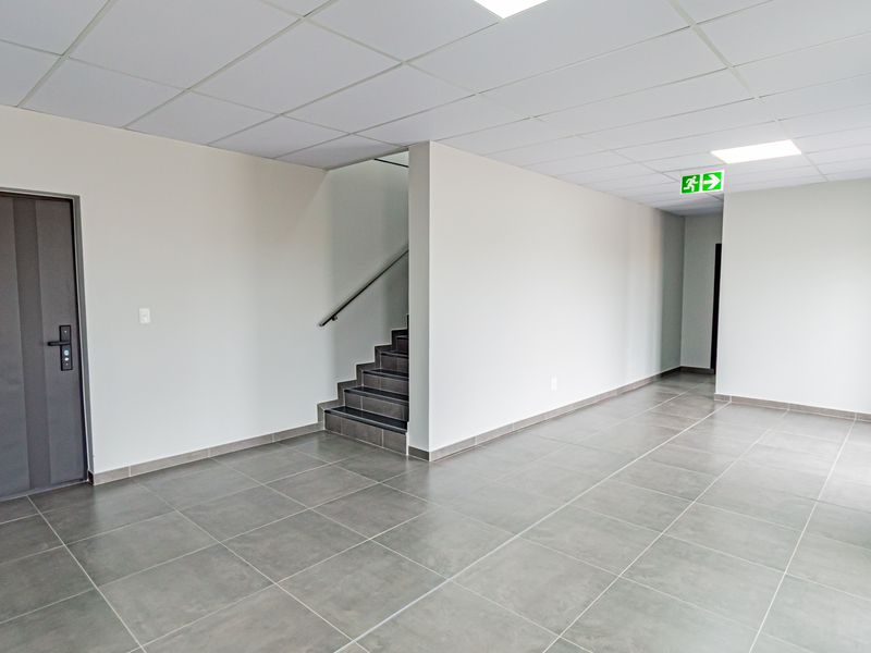 Brand-New A-Grade Industrial Asset | 596m2 | Prime Logistics Corridor with off-grid back up. - Photo 5