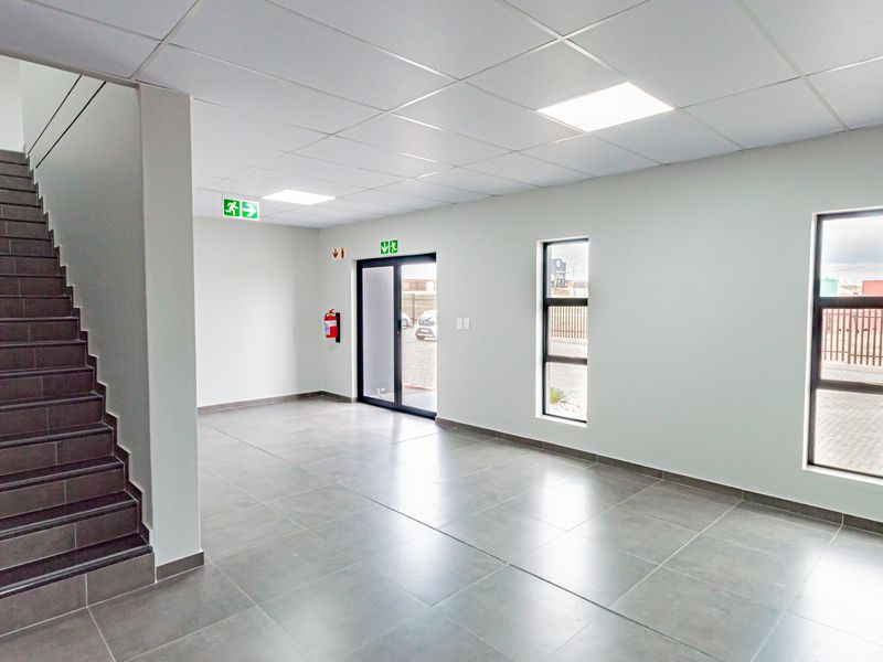 New A-Grade Warehouse | 596m2 | Superlink Access | Backup Power & Water - Photo 4