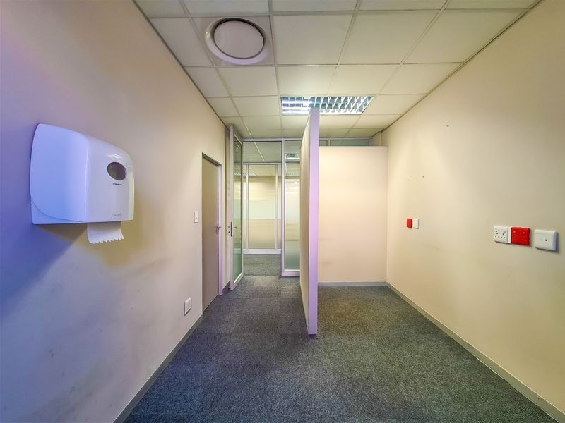 285m2 Modern Office to Let in Quadrum Office Park - Photo 5