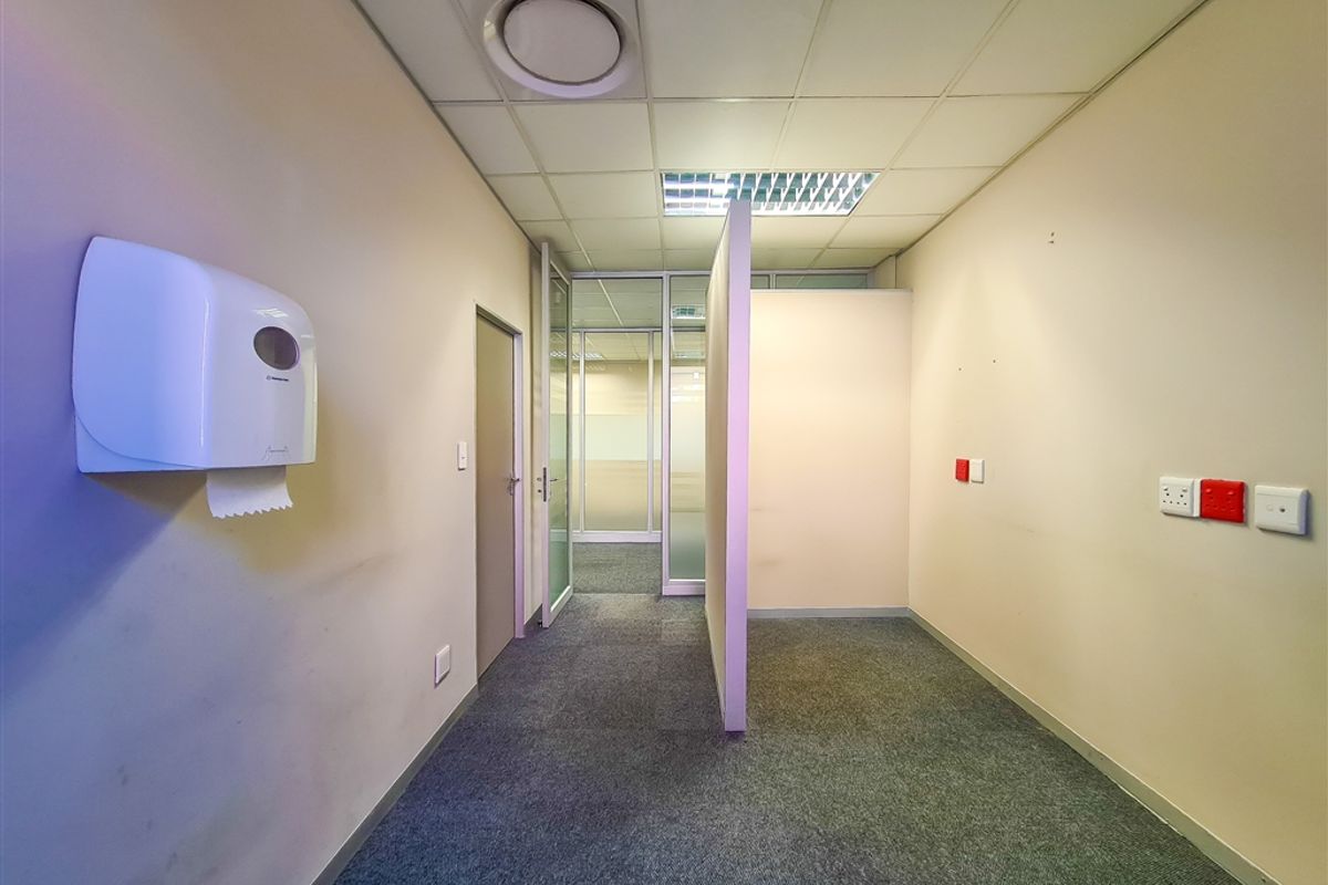 285m2 Modern Office to Let in Quadrum Office Park - Photo 5