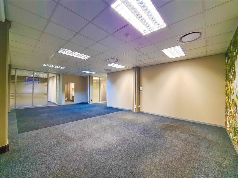 285m2 Modern Office to Let in Quadrum Office Park - Photo 2