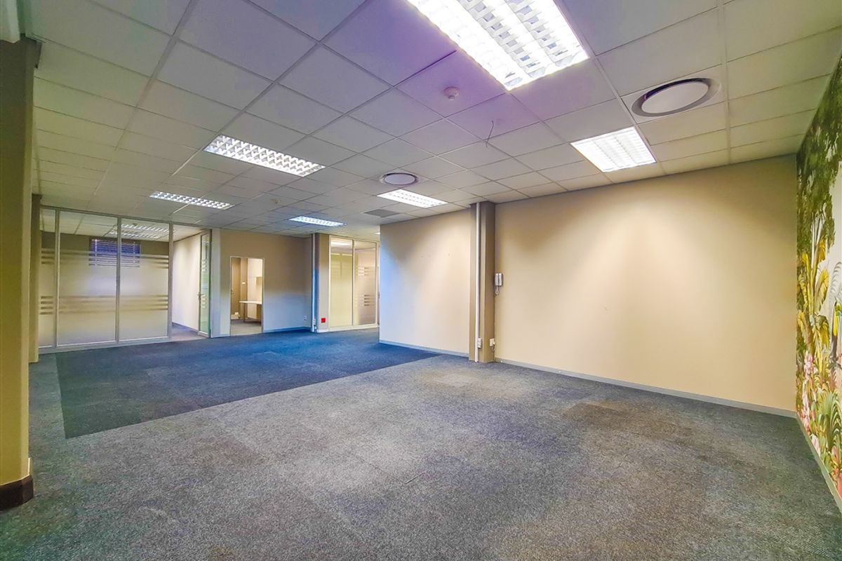 285m2 Modern Office to Let in Quadrum Office Park - Photo 2