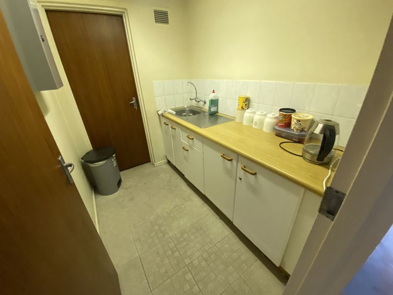 Fantastic office and warehouse for lease in Halfway House, Midrand. - Photo 9