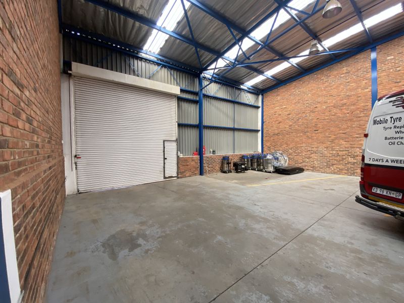 Fantastic office and warehouse for lease in Halfway House, Midrand. - Photo 4