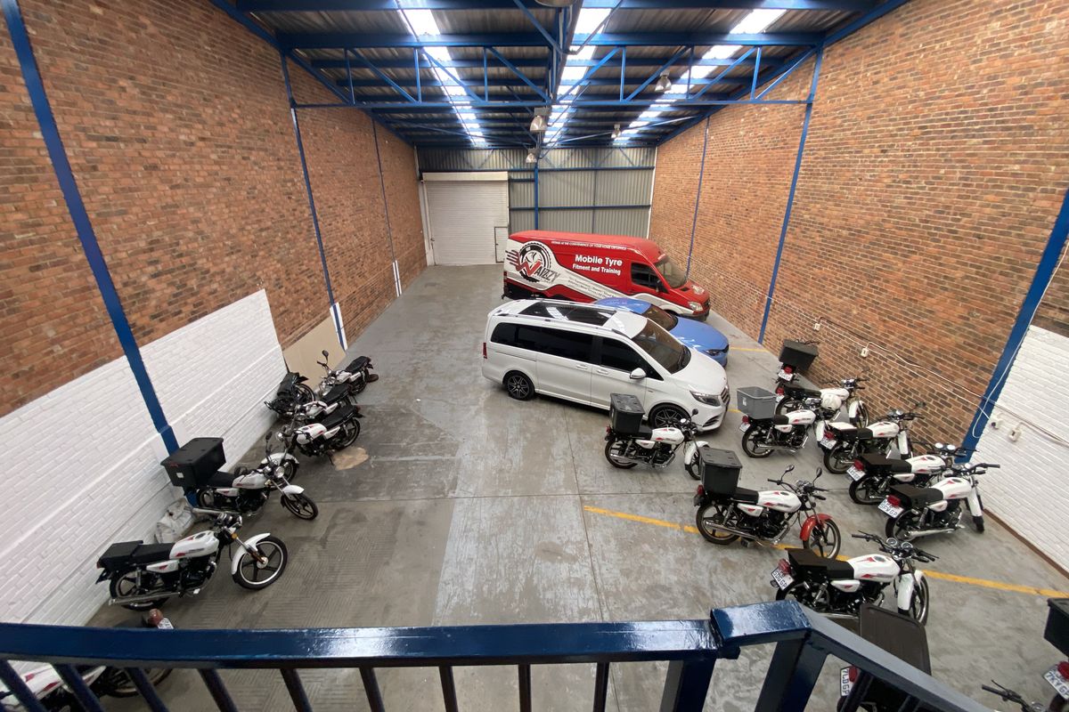 Fantastic office and warehouse for lease in Halfway House, Midrand. - Photo 2