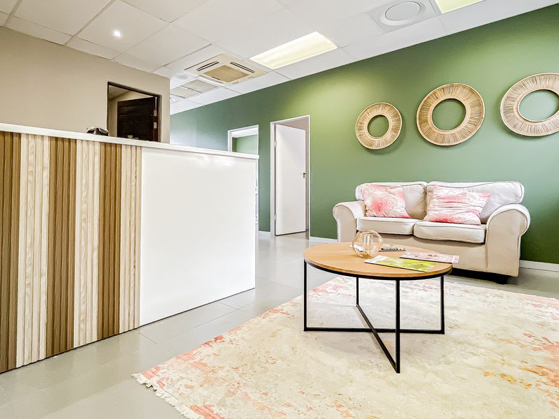 Smart Investment – Featherbrooke Office with Multi-Tenant Flexibility - Photo 4