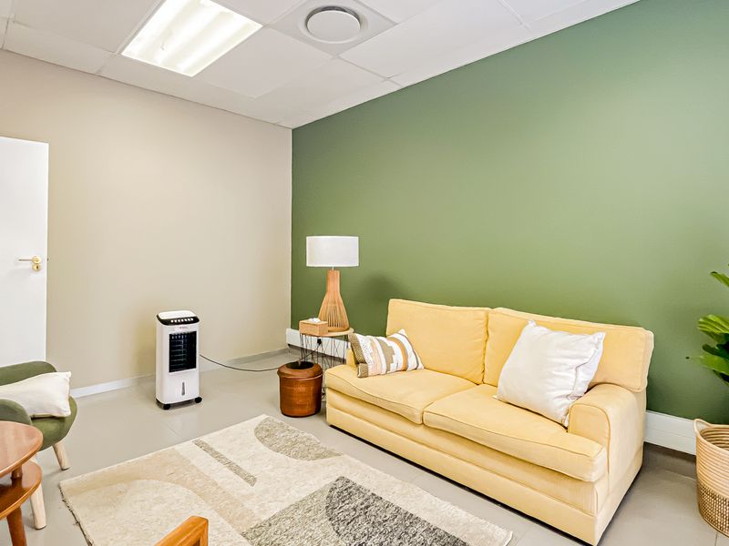 Smart Investment – Featherbrooke Office with Multi-Tenant Flexibility - Photo 9