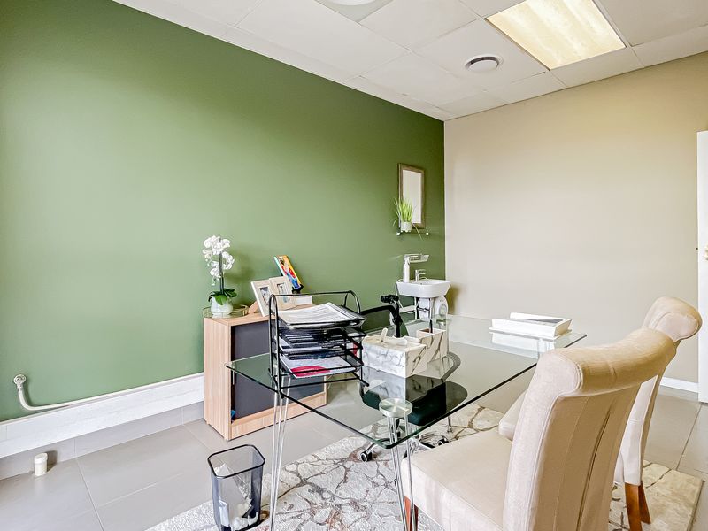 Smart Investment – Featherbrooke Office with Multi-Tenant Flexibility - Photo 7