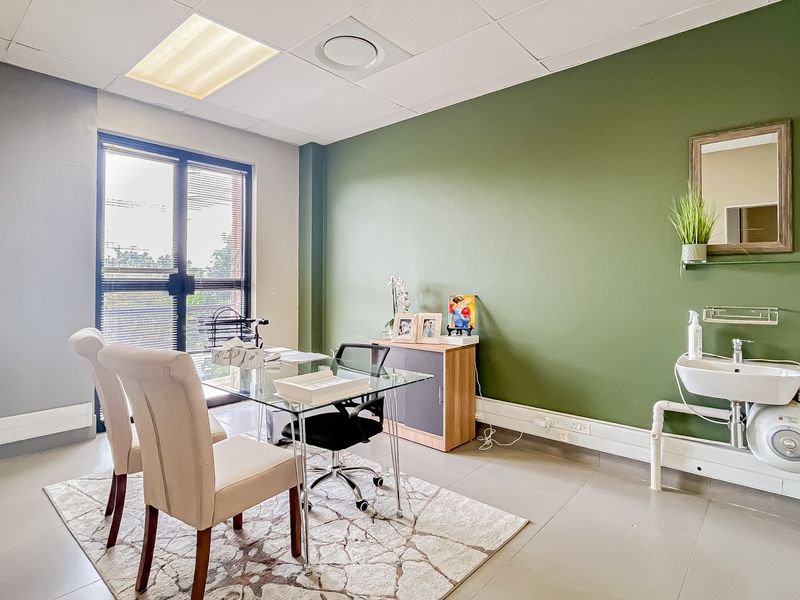 Smart Investment – Featherbrooke Office with Multi-Tenant Flexibility - Photo 6