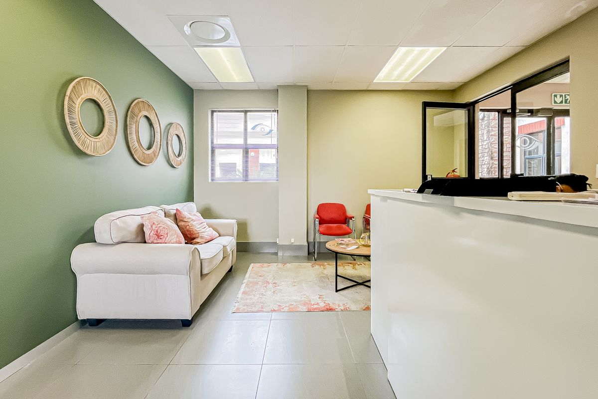 Smart Investment – Featherbrooke Office with Multi-Tenant Flexibility - Photo 5