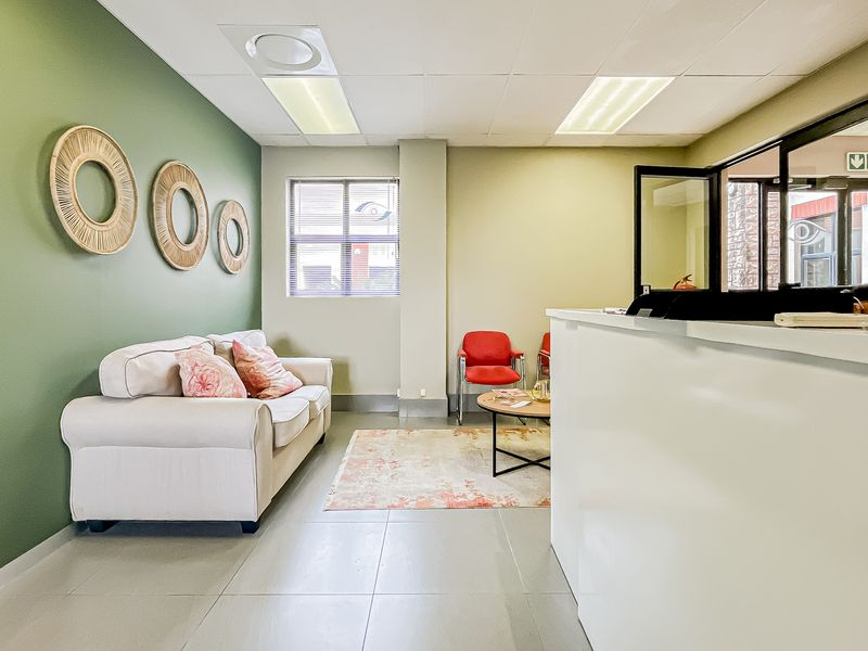 Smart Investment – Featherbrooke Office with Multi-Tenant Flexibility - Photo 5