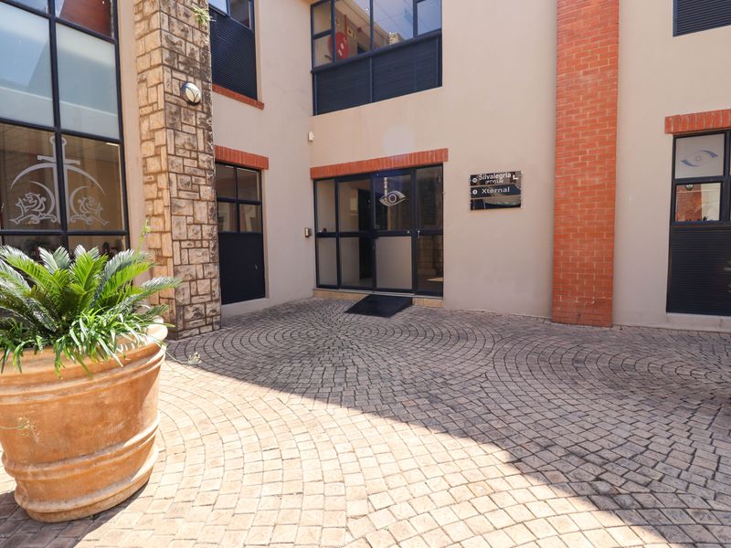 Smart Investment – Featherbrooke Office with Multi-Tenant Flexibility - Photo 2