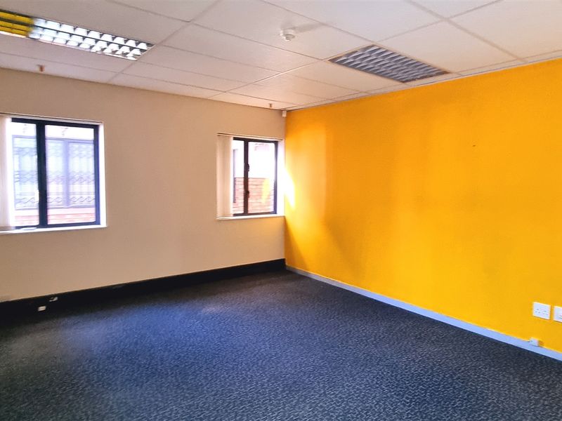 Office space to let in Block B in La Rocca Office Park - Photo 4