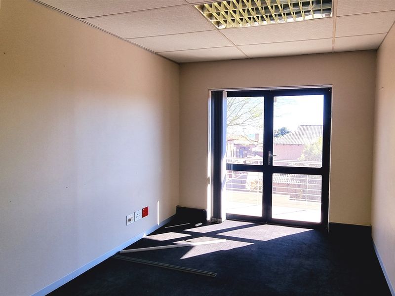 Office space to let in Block B in La Rocca Office Park - Photo 8
