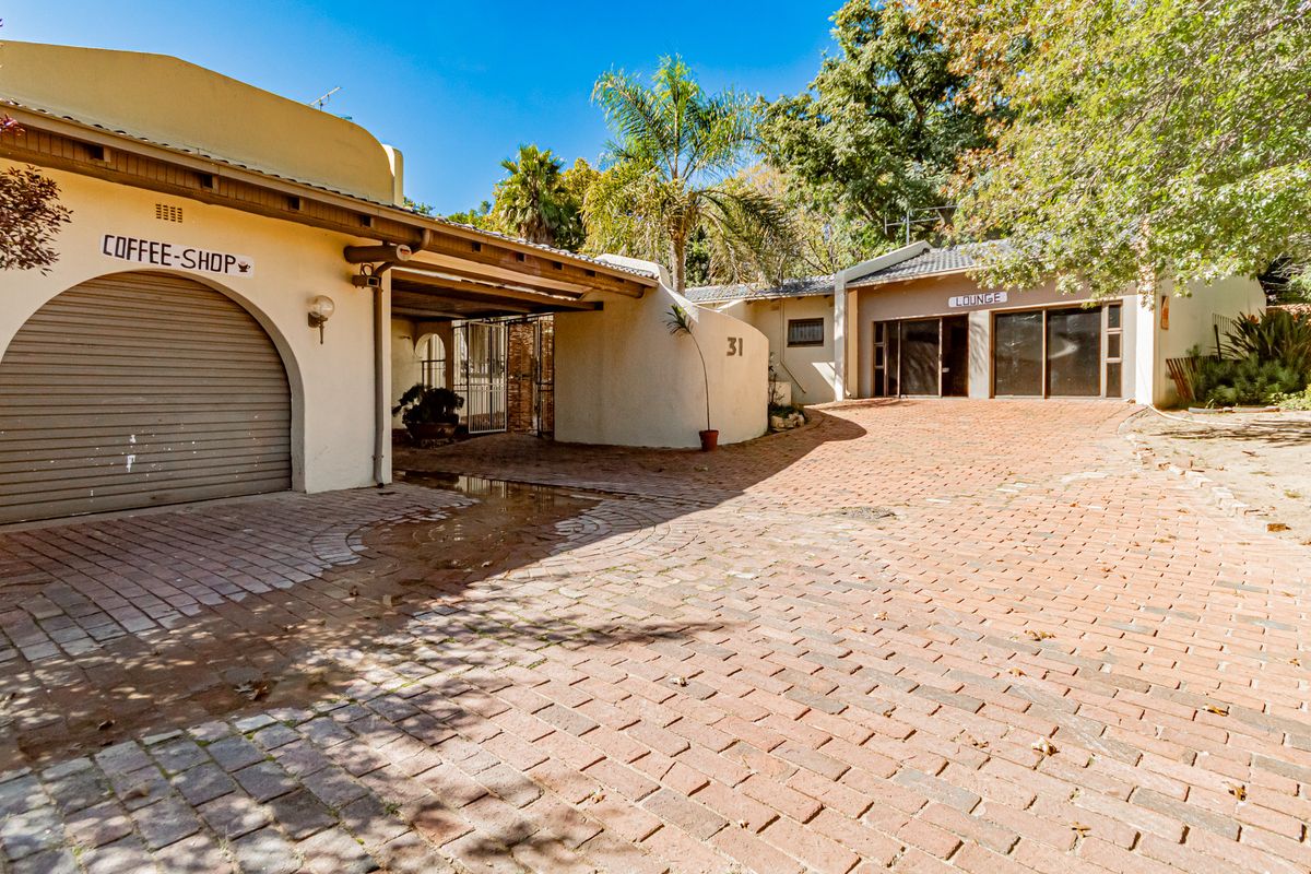 Prime Fourways Development Opportunity on 1 800 m2 | Bus 4 Zoning | Off-grid Water - Photo 5