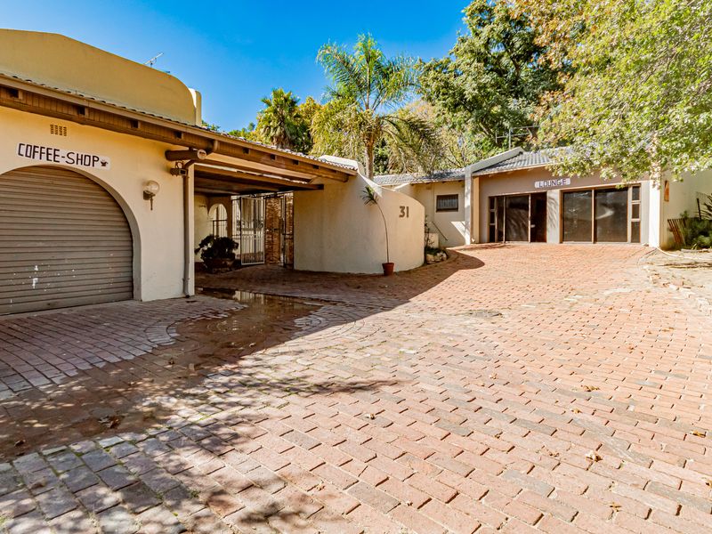 Prime Fourways Development Opportunity on 1 800 m2 | Bus 4 Zoning | Off-grid Water - Photo 5