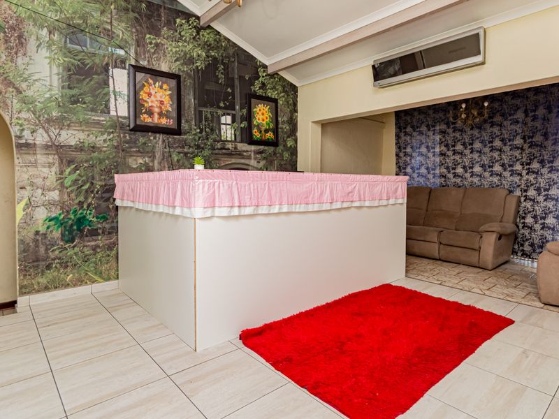 Prime Fourways Development Opportunity on 1 800 m2 | Bus 4 Zoning | Off-grid Water - Photo 8