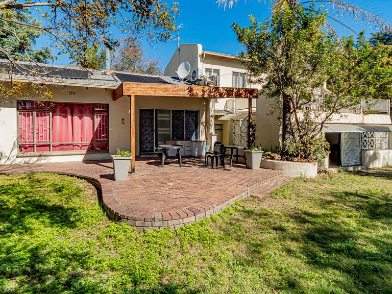 Prime Fourways Development Opportunity on 1 800 m2 | Bus 4 Zoning | Off-grid Water - Photo 6