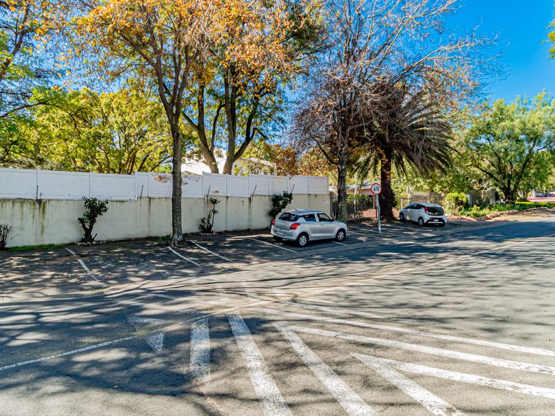 Prime Fourways Development Opportunity on 1 800 m2 | Bus 4 Zoning | Off-grid Water - Photo 3