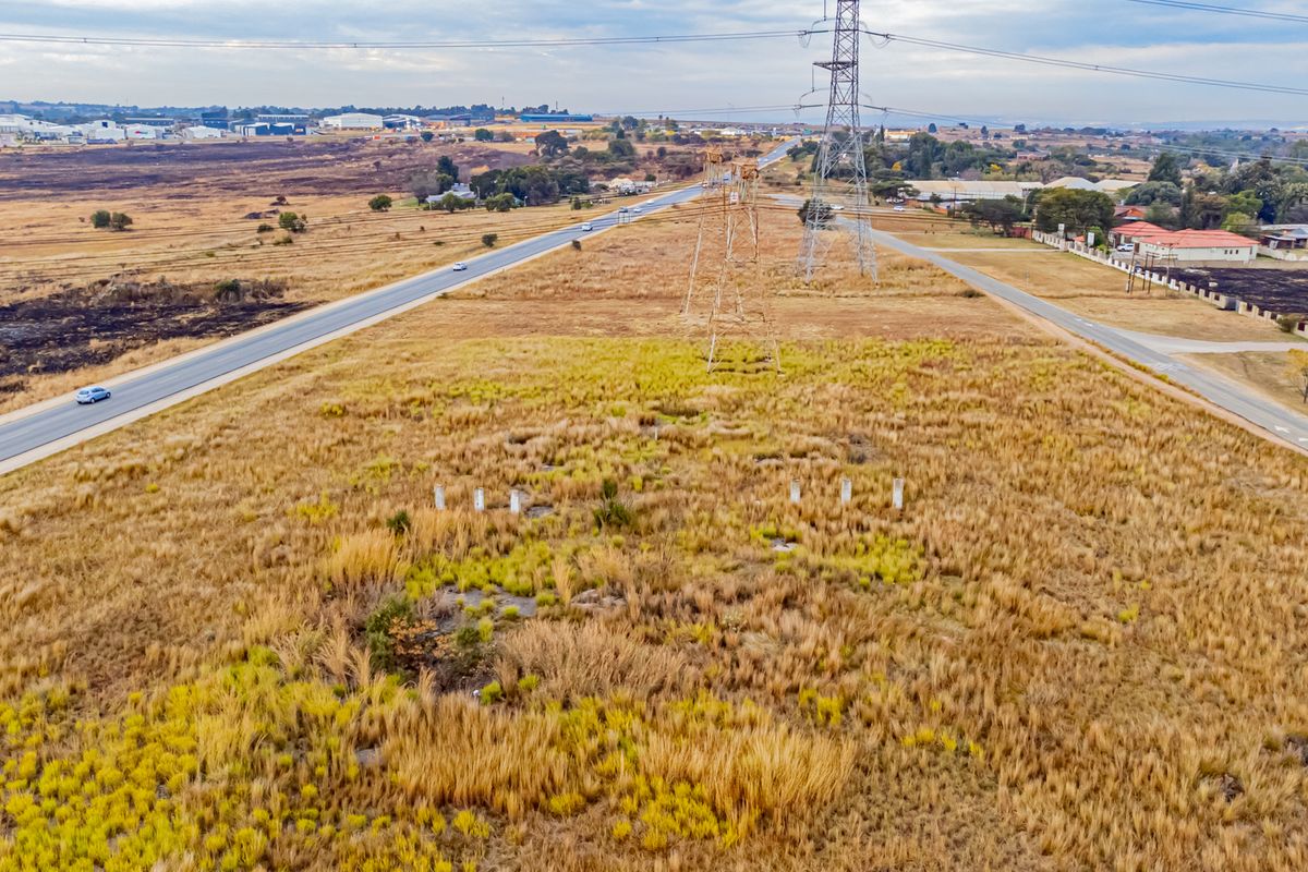 2.5 Ha Prime Vacant Land | Dual Road Frontage | R511 Corridor | Laezonia - Photo 4