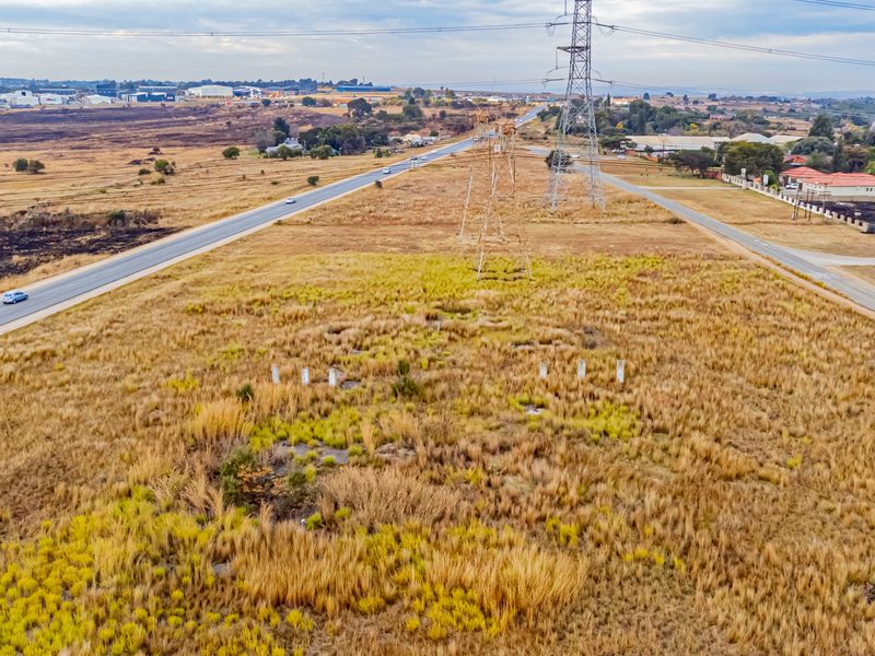 2.5 Ha Prime Vacant Land | Dual Road Frontage | R511 Corridor | Laezonia - Photo 4