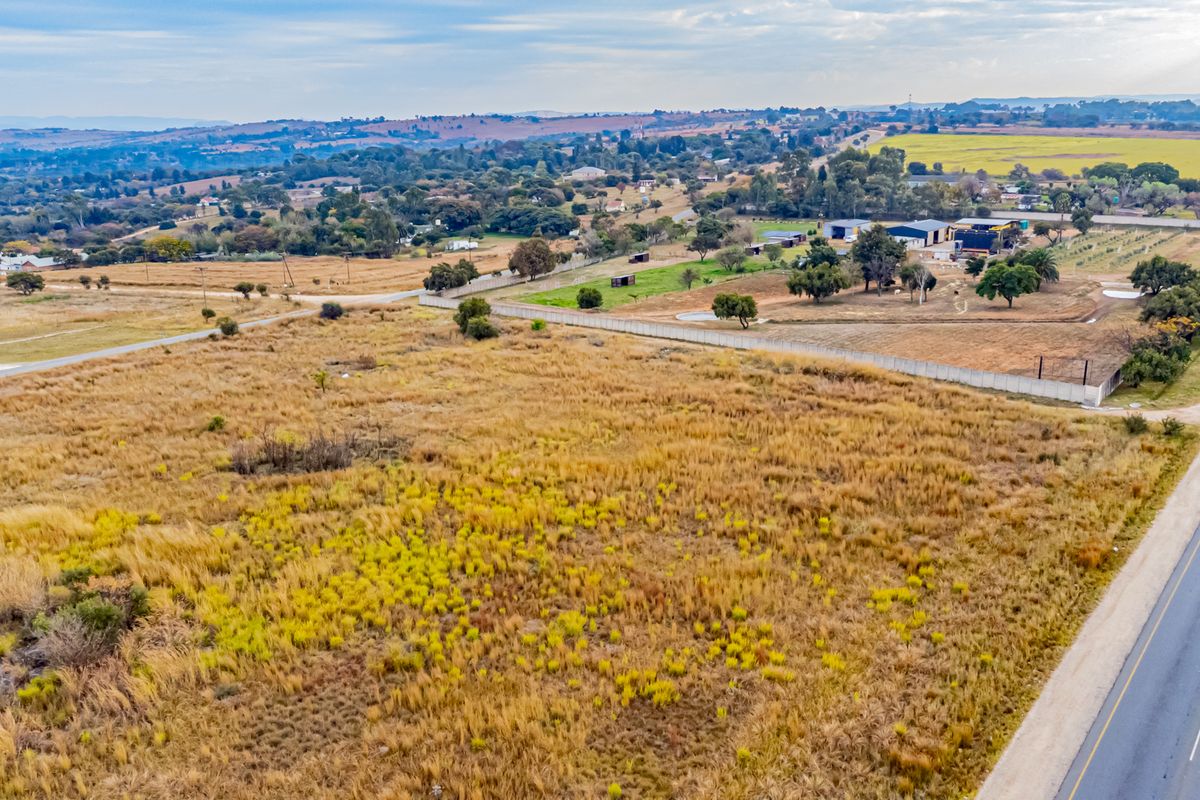 2.5 Ha Prime Vacant Land | Dual Road Frontage | R511 Corridor | Laezonia - Photo 2