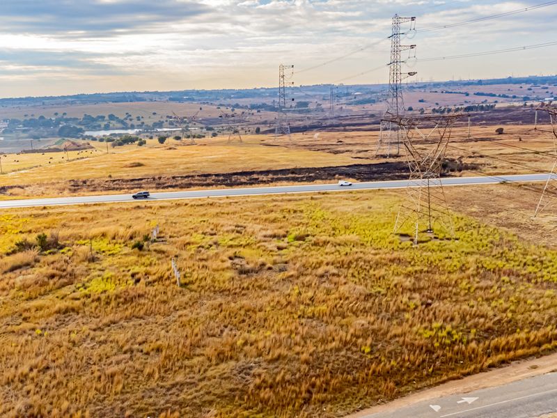 2.5 Ha Prime Vacant Land | Dual Road Frontage | R511 Corridor | Laezonia - Photo 5