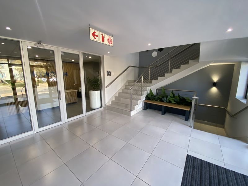 Office avalible for lease at Thorn Hill Office Park,Vorna Valley,Midrand. - Photo 2