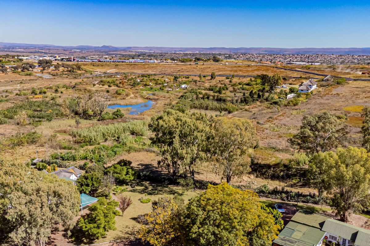12.8 Ha Prime Development Land | Adjacent to Tanganani | Income-Generating Lodge Included - Photo 2