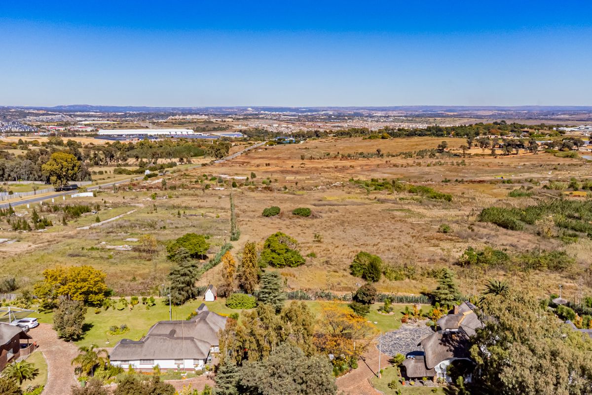 12.8 Ha Prime Development Land | Adjacent to Tanganani | Income-Generating Lodge Included - Photo 3