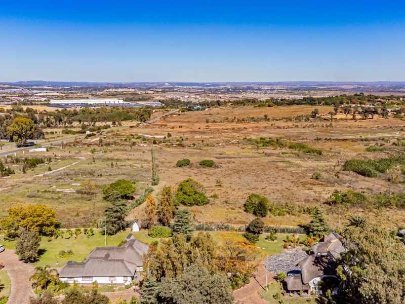 12.8 Ha Prime Development Land | Adjacent to Tanganani | Income-Generating Lodge Included - Photo 3
