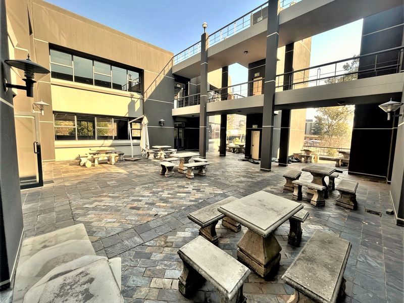 Office space to let in Parktown - Photo 9