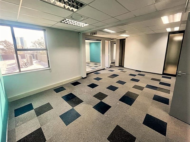 Office space to let in Parktown - Photo 4