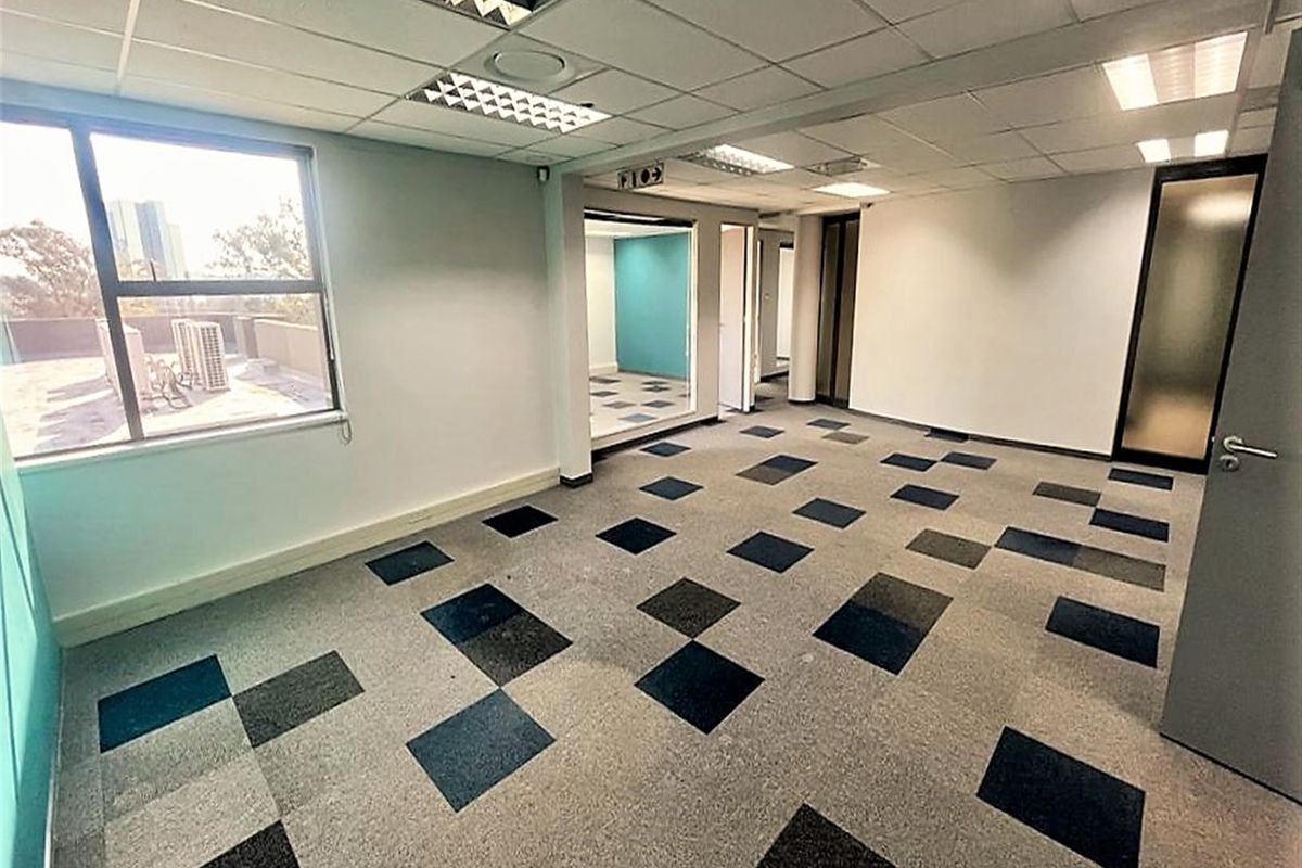 Office space to let in Parktown - Photo 4