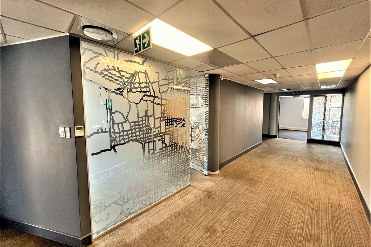 Office space to let in Parktown - Photo 5