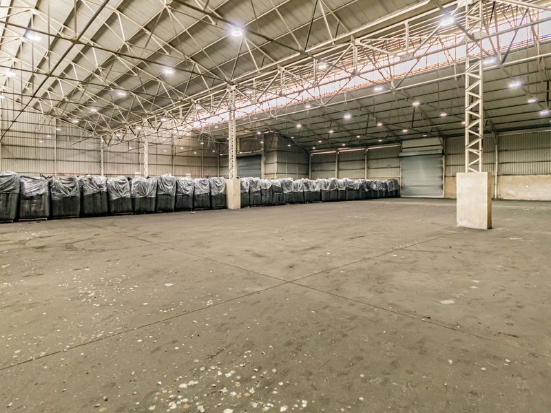 Multi-Warehouse Facility : Super-Link Access : Exceptional access to Highways. - Photo 9