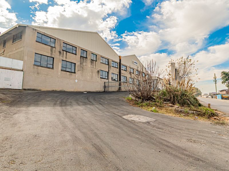 Multi-Warehouse Facility : Super-Link Access : Exceptional access to Highways. - Photo 3